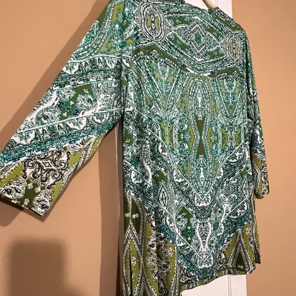Susan Graver Liquid Knit printed tunic.  Shades of green with white throughout. - Picture 9 of 12
